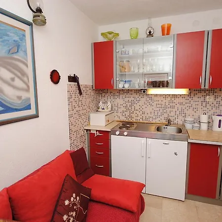 Daire Antique In The Center Of