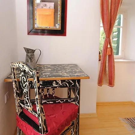 Antique In The Center Of 布雷拉