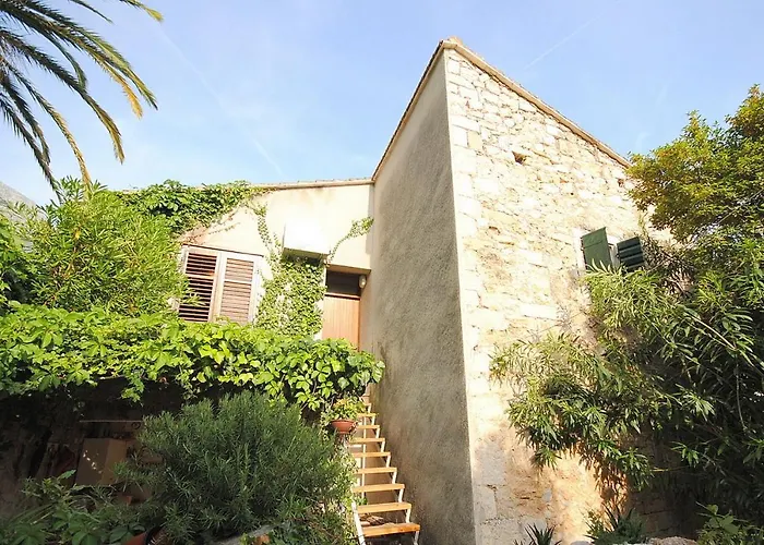 Antique In The Center Of Apartment *