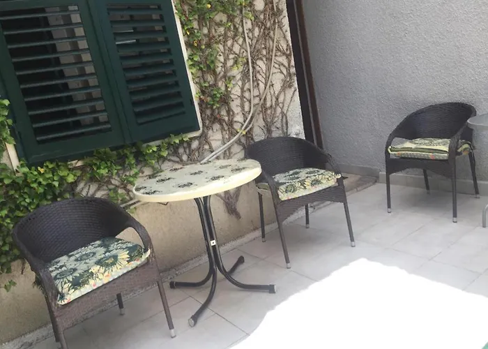 Apartment Antique In The Center Of Brela