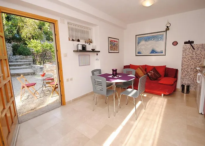 Antique In The Center Of Apartment *